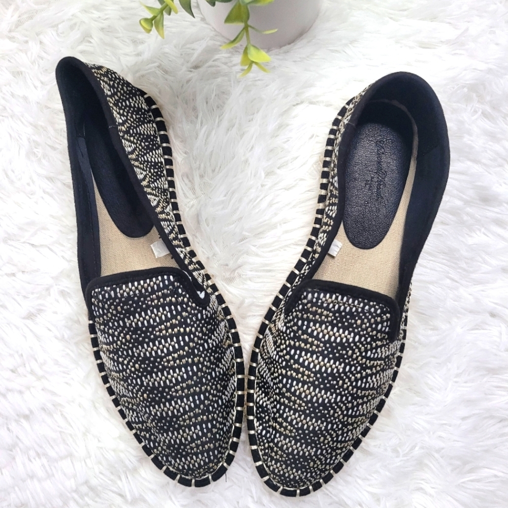 [405] Universal Thread Slip On Shoes